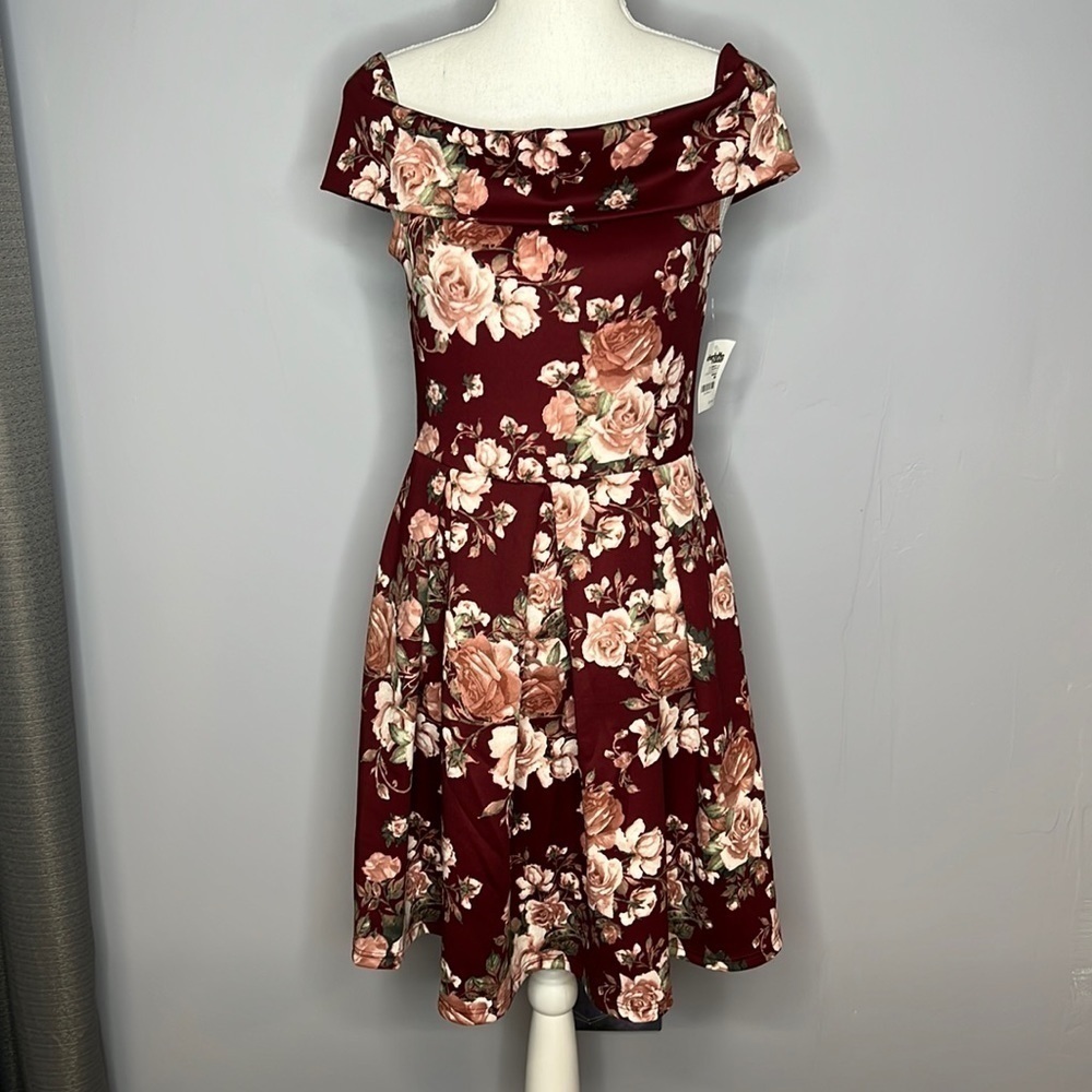 CHARLOTTE RUSSE MEDIUM NWT ROSES FLORAL SLEEVELESS ALINE DRESS